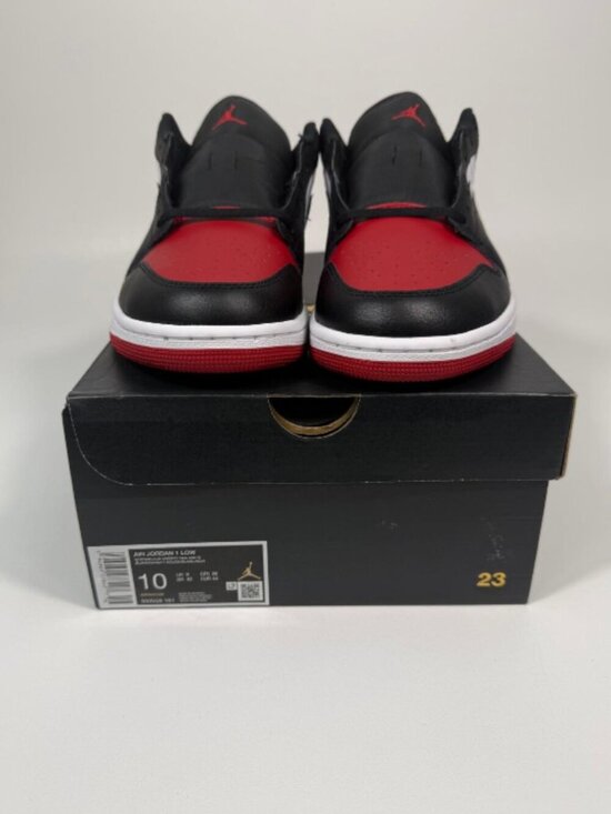Athletic_Shoes